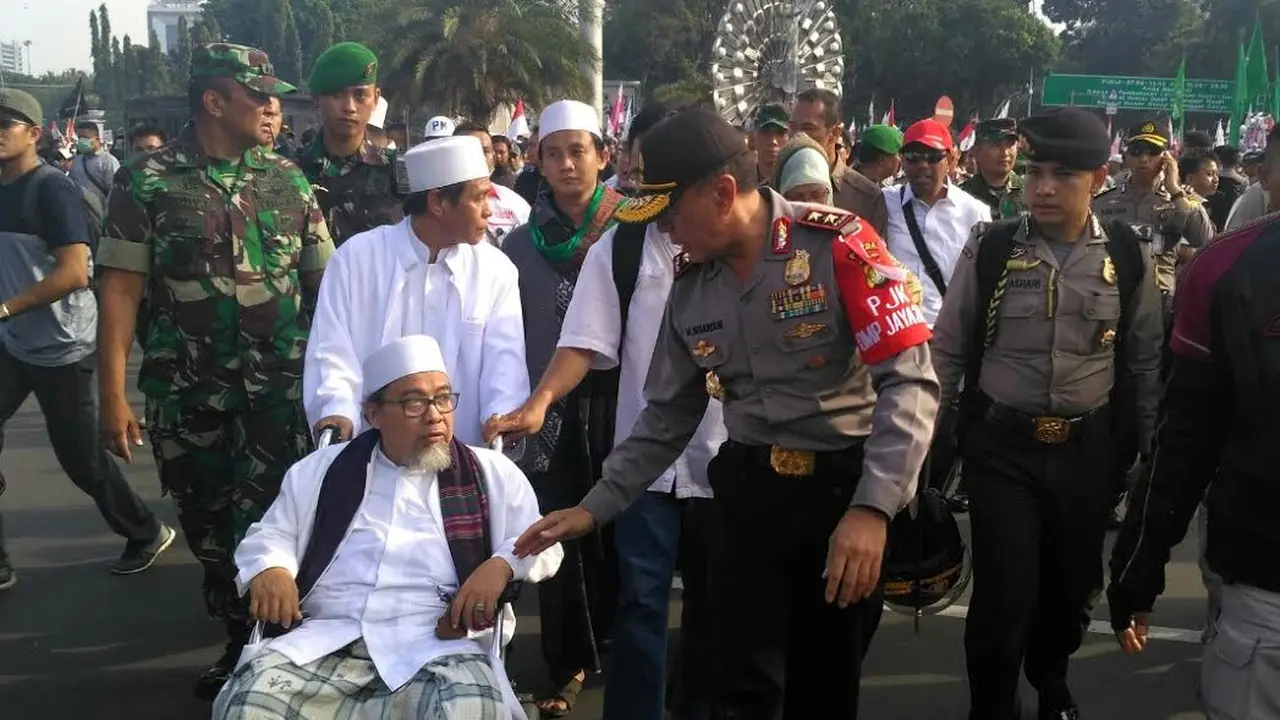 Perwakilan demonstran dikawal masuk Istana