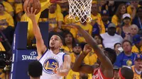 Playoff NBA: Warriors Menangi Gim Pertama, Curry Cedera 