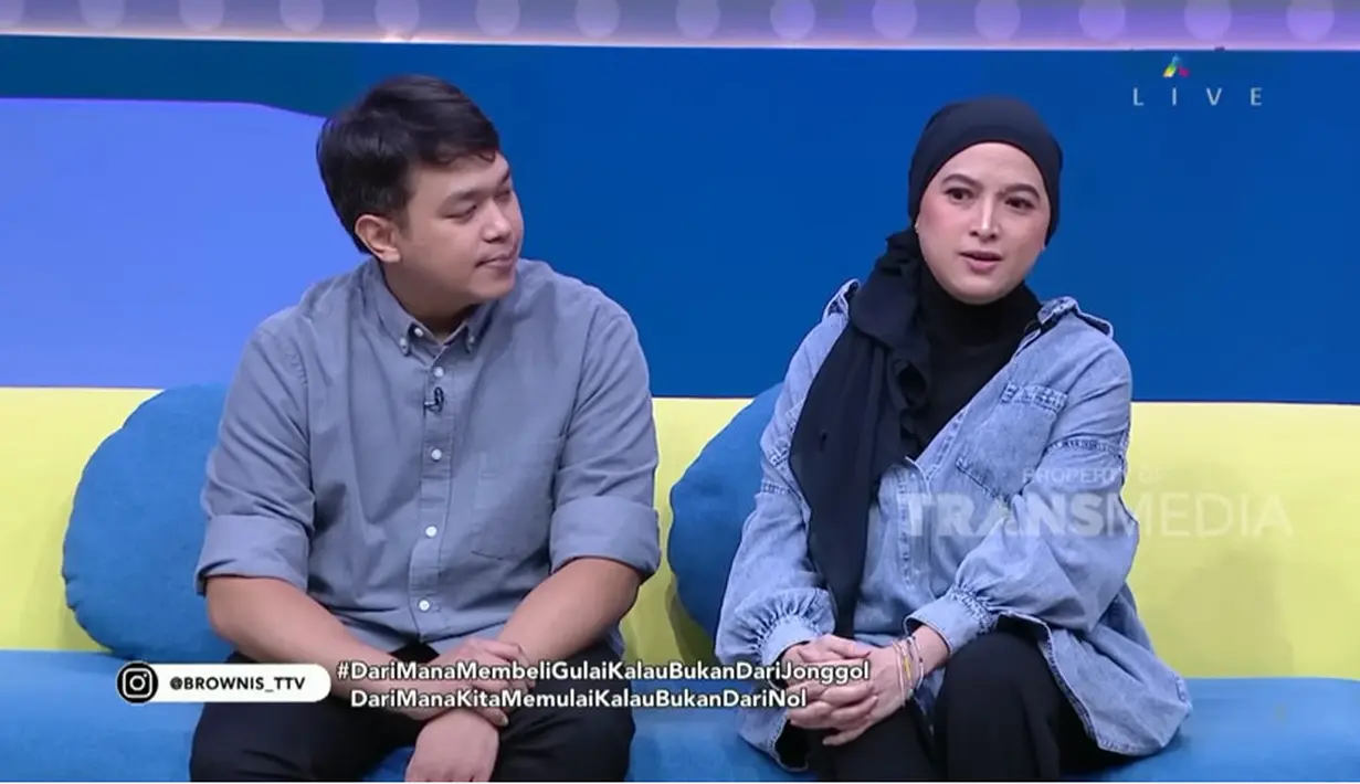 Hampir dua puluh tahun bekerja di dunia entertainment, Andhara mulai merasa bosan. Ia kemudian beralih profesi kerja kantoran. Ia bekerja menjadi karyawan di sebuah perusahaan. [Youtube/TRANS TV Official]