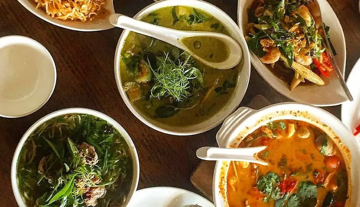 Bahan-bahan yang digunakan tentu mengandalkan kesegaran dan kualitas. Selain itu, kompleksitas dan keunikan rasa masakan dari Sichuan, Shan, dan Hmong, juga menjadi keunggulan yang diangkat.