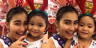 Beberapa hari lalu, Ayu Ting Ting curhat mengenai hidupnya di media sosial. Sadar dari keluarga biasa, ia berjuang demi membahagiakan putrinya dan kedua orangtuanya. Curhat pedangdut itu membuat haru netizen. (Instagram/ayutingting92)