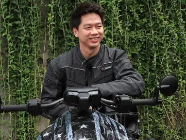 Melalui akun Instagram, Kevin Sanjaya diketahui memiliki hobi otomotif. Bahkan, dirinya juga beberapa kali mengunggah foto dengan motor kesayangannya. (Liputan6.com/IG/@kevin_sanjaya)