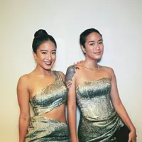 Chef Renatta dan sang kakak, Kareyca Moeloek menjadi bridesmaid di pernikahan Vidi Aldiano dan Sheila Dara yang digelar Sabtu, 15 Januari 2022. (Instagram/queeninfinity94)