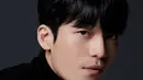 <p>Terakhir adalah Wi Ha Jun, dia akan memainkan karakter Gwon Jun-taek, sahabat Tae-sang. Ia membantu Tae-sang dalam rencana mereka menyelamatkan orang-orang yang hilang. (Foto: Netflix)</p>
