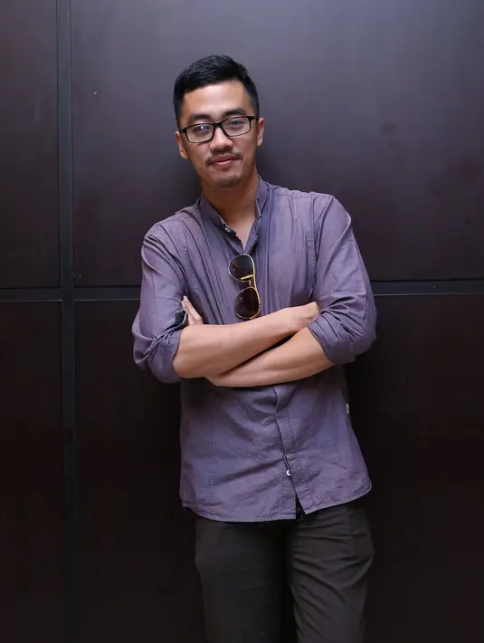 Dennis Adhiswara merasa tidak bisa move on dari karakter sebagai orang culun hingga saat ini. (Galih W. Satria/Bintang.com)