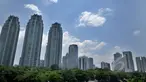 Suasana gedung bertingkat yang terlihat dari kawasan Kuningan, Jakarta, Minggu (22/2/2015). Pemprov DKI Jakarta menargetkan perolehan Pajak Bumi dan Bangunan (PBB) tahun 2015 sebesar Rp 8 triliun. (Liputan6.com/Faizal Fanani)