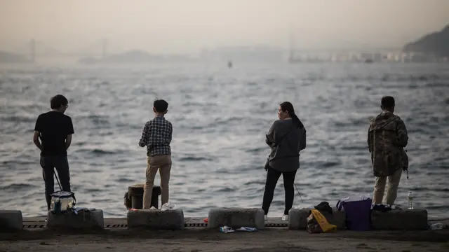 Menikmati Suasana Dermaga Pelabuhan Victoria di Hong Kong