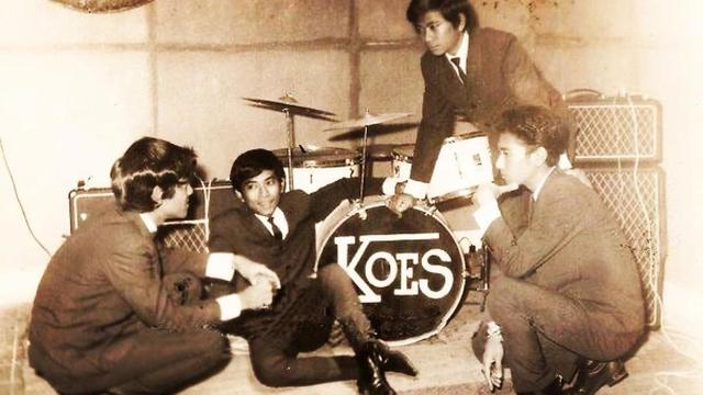 Nomo Koeswoyo saat memperkuat Koes Bersaudara. (Foto: Dok. Instagram @chichakoeswoyo)