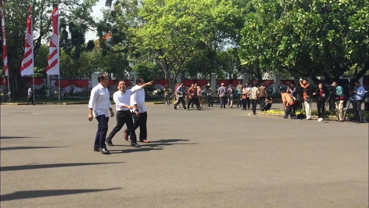 Pratikno, Nico Harjanto dan Fadjroel Rachman Datang ke Istana Bersama-sama