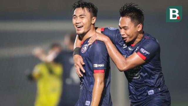 Foto: Derby Jatim, Arema FC Menang Dramatis atas Madura United di Pertandingan BRI Liga 1