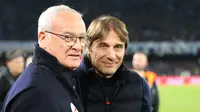 Claudio Ranieri bersama Antonio Conte pada pertandingan AS Roma kontra Napoli di Liga Italia 2024/2025. (Carlo Hermann / AFP)