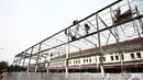 Pembangunan Ruang Tunggu Penumpang ini ditujukan untuk kenyamanan calon penumpang kereta api, Stasiun Senen, Jakarta, Senin (24/11/2014). (Liputan6.com/Faizal Fanani)