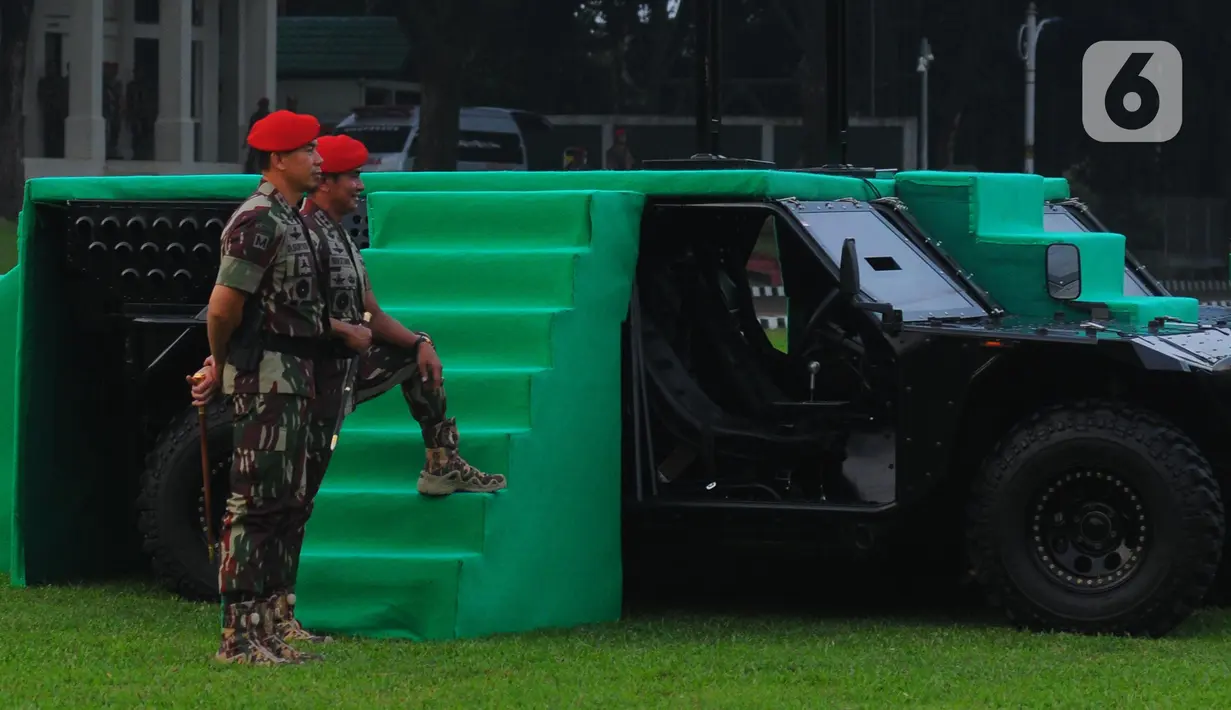 Dalam amanatnya, Danjen Kopassus yang baru Mayjen TNI Deddy Suryadi memastikan ia akan menjadi Danjen ke-36 yang menahkodai, memimpin serta siap melayani seluruh anggota Kopassus dengan baik terkhusus bagi bangsa dan negara. (merdeka.com/Imam Buhori)