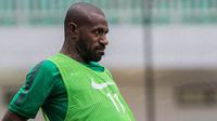 Pemain Persipura, Boaz Solossa, mengikuti seleksi Timnas Indonesia di Stadion Pekansari, Bogor, Jawa Barat, Selasa (9/8/2016). (Bola.com/Vitalis Yogi Trisna)