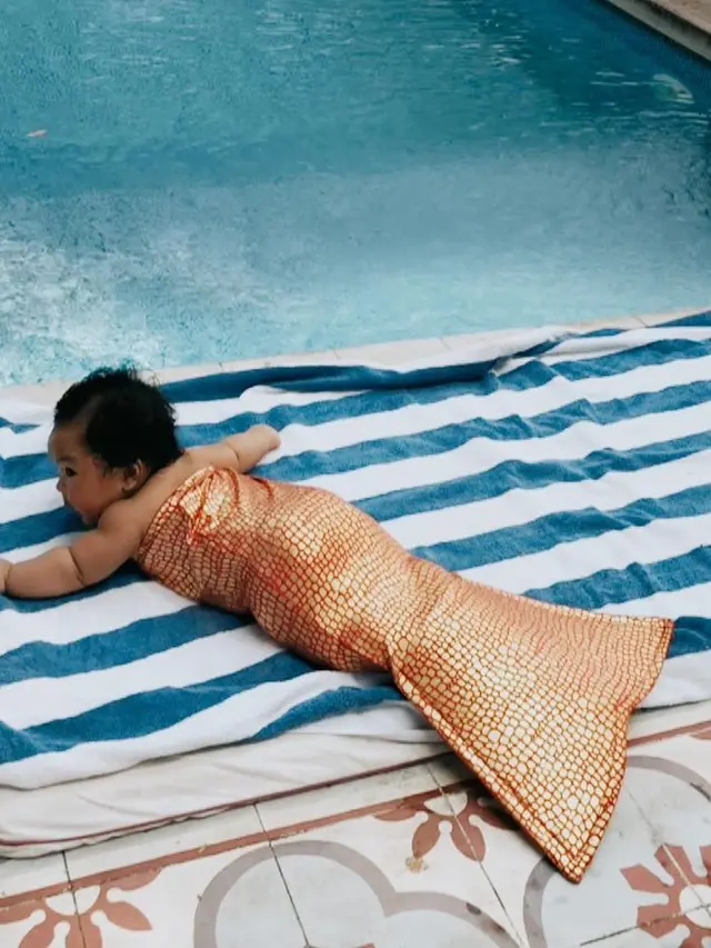 Xarena putri Siti Badriah dan Krisjiana menggunakan kostum mermaid. (Foto: Instagram/ibunia)
