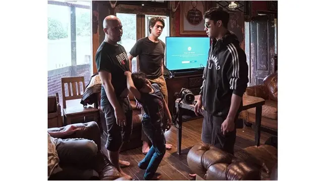 Segera Rilis Single Baru, Ini 6 Potret Persiapan The Lucky Laki Saat Rekaman