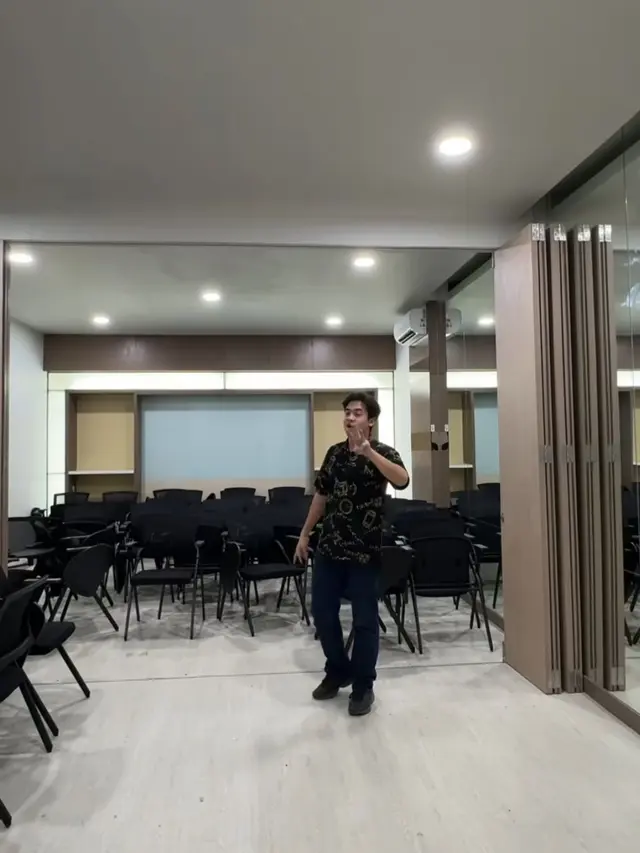 Jerome Polin Spill Progres Renovasi Kantor Bimbel Mantappu Academy (credit: https://www.instagram.com/jeromepolin/)