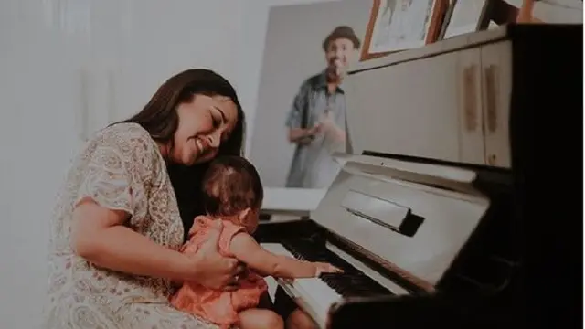 Glenn Fredly (Foto: Instagram/@mutia_ayuu)