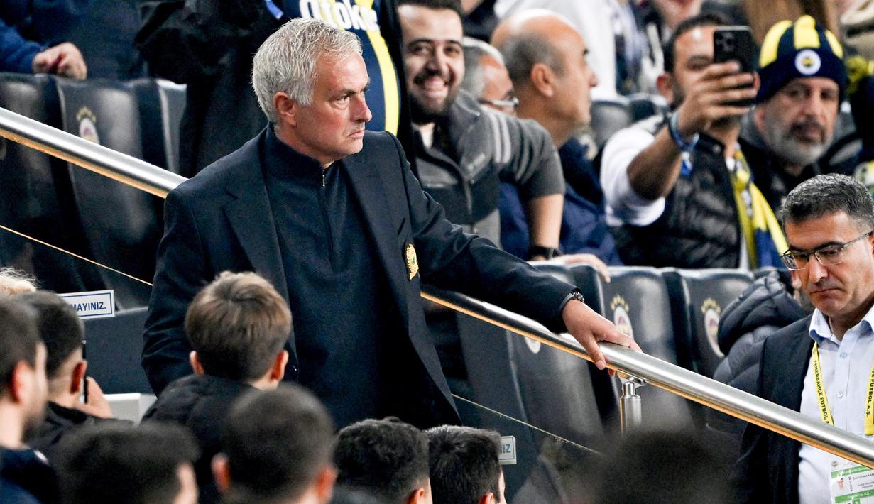 Hasil imbang ini membuat Fenerbahce menempati peringkat ke-14 klasemen Liga Europa dengan lima angka. Adapun Manchester United berada di posisi 21 dengan tiga poin. (AFP/Ozan Kose)