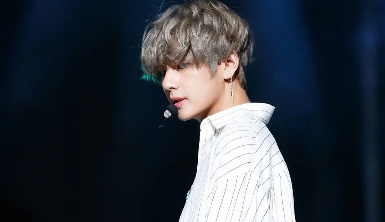 "Awalnya aku tak tertarik untuk ikut audisi. Namun seorang staff meyakinkanku untuk bersedia ikut audisi. Setelah diterima, pihak agensi pun mengabari pada orangtuaku," jelasnya seperti yang dilansir dari KoreaBoo. (Foto: instagram.com/btstae)