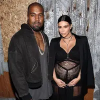 Kim Kardashian dan Kanye West (via dailymail.co.uk)