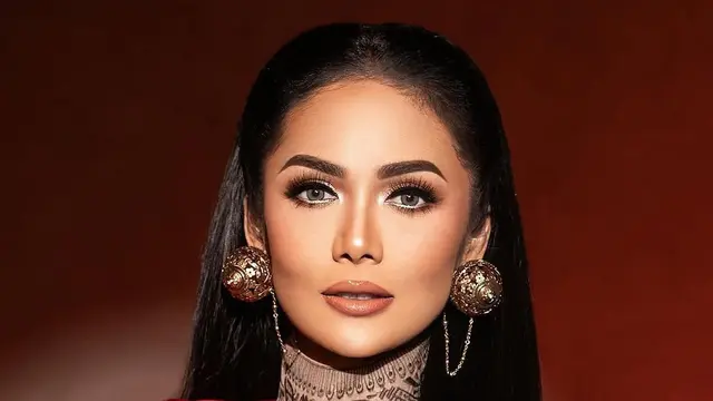 Penampilan Anggun Kris Dayanti untuk Konser di Malaysia. (instagram/riomotret/hairstylist_arrusa)