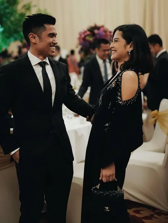 Sudah 9 tahun menikah, pasangan suami istri jauh dari gosip miring. Bahkan, dalam berbagai kesempatan hubungan Dian dan Indra selalu tampak harmonis.  (Liputan6.com/IG/therealdisastr)