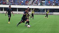 PSIS Semarang menggelar latihan perdana menyambut musim 2020 di Stadion Citarum, Semarang, Kamis (30/1/2020). (Bola.com/Vincentius Atmaja)