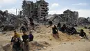 Lima bulan agresi Israel yang dimulai sejak 7 Oktober lalu, hampir 31 ribu warga Palestina telah meninggal dunia. (AP Photo/Mahmoud Essa)