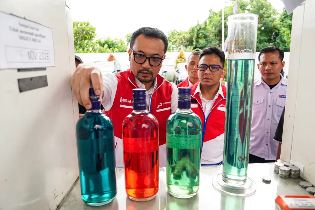 Direktur Utama PT Pertamina Patra Niaga, Mars Ega Legowo Putra, meninjau langsung sejumlah Stasiun Pengisian Bahan Bakar Umum (SPBU) di Yogyakarta. (Foto: Pertamina)