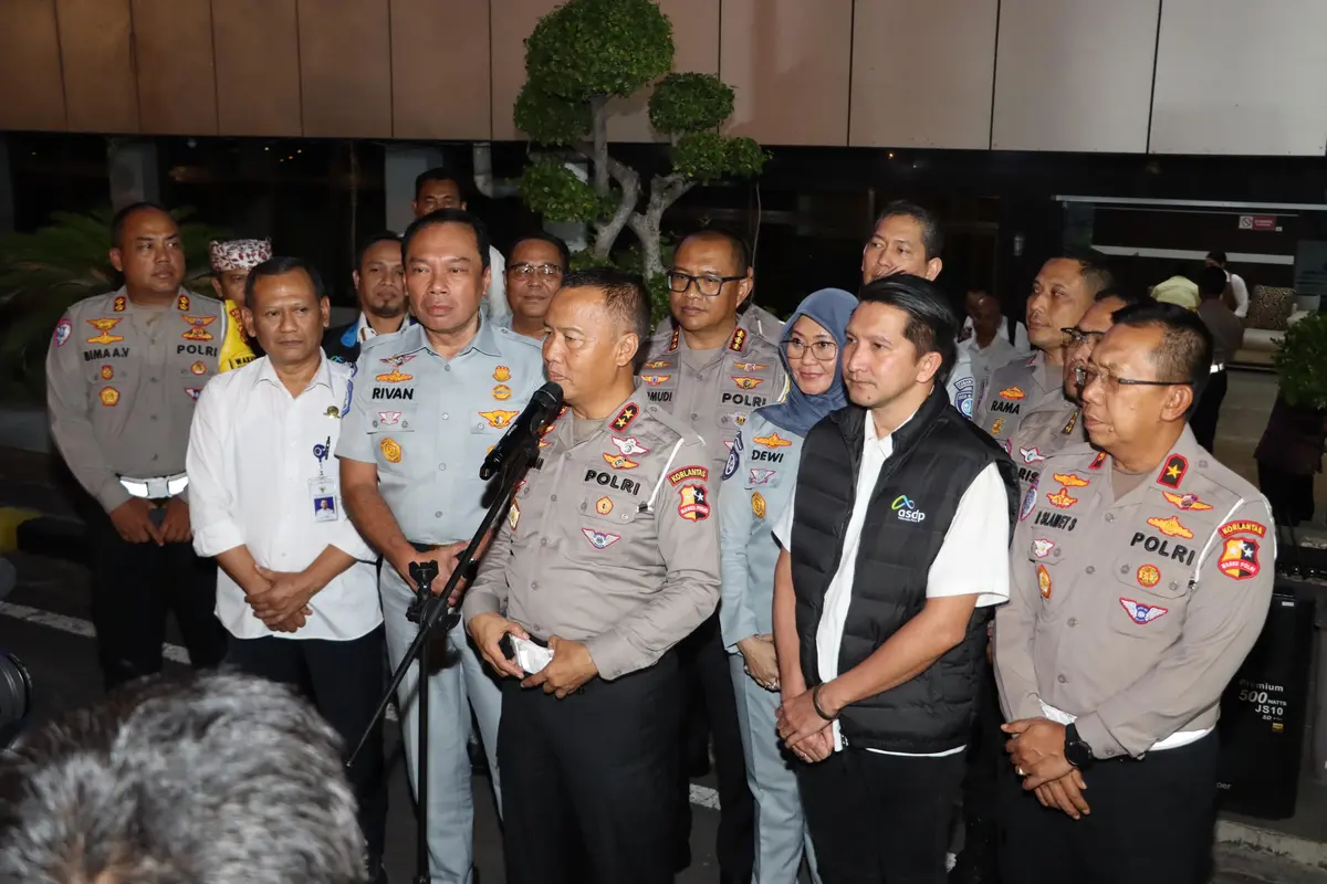 Kakorlantas Polri, Irjen Pol Aan Suhanan (Tengah) berikan keterangan pers usai meninjau Pelabuhan Ketapang Banyuwangi (Istimewa)