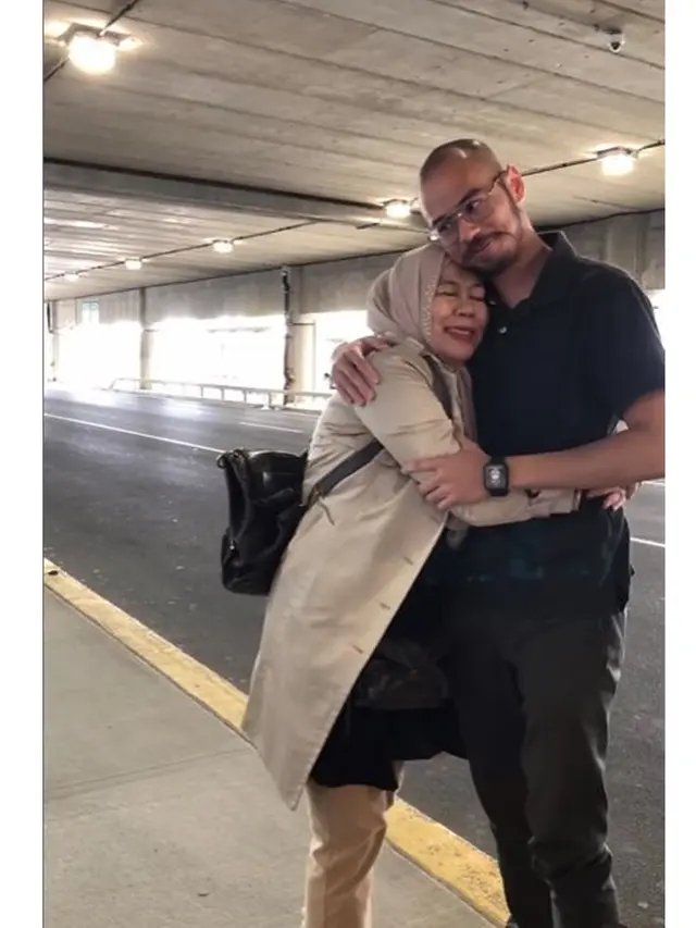 Genap 62 Tahun, Ini 6 Momen Dewi Yull Dapat Kado Membanggakan dari Anak di Amerika