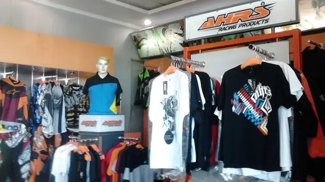 Harga Aksesoris, Apparel dan Sparepart Balap yang Paling Dicari