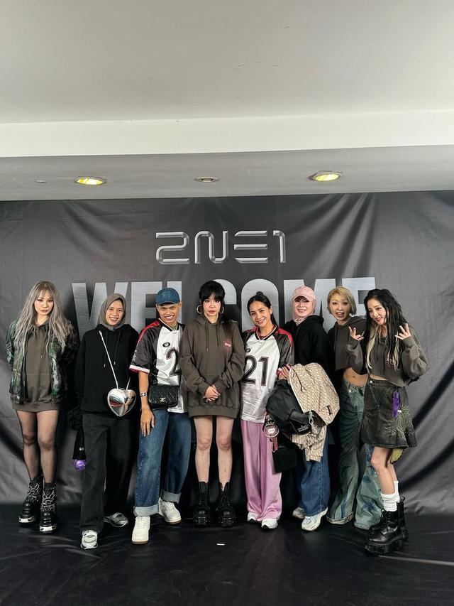 Gaya Kembar Nagita Slavina dan Jennie BLACKPINK Nonton Konser Comeback 2NE1 di Korea dengan Jinjing Tas Chanel