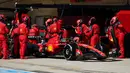 Tak sendirian, Lewis Hamilton didiskualifikasi dari F1 GP AS 2023 bersama Charles Leclerc, dengan kesalahan yang sama. Mobil Lewis Hamilton dan Charles Leclerc dinyatakan gagal dalam pemeriksaan plank wear oleh FIA, usai balapan berakhir. (Shawn Thew/Pool Photo via AP)