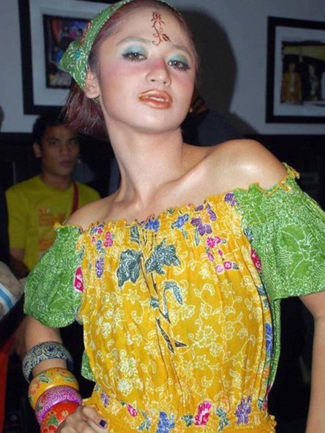 Dewi Perssik