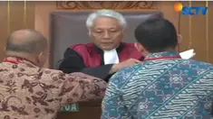 Nama Setya Novanto tidak muncul dalam materi dakwaan dari dua tersangka Irman dan Sugiharto.