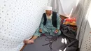 Seorang Muslim berdoa di masjid selama Itikaf, sepuluh hari terakhir bulan puasa Ramadan, di Kabul, Afghanistan, Sabtu, (16/5/2020). Umat Muslim melakukan Itikaf 10 hari terakhir bulan Ramadan, dalam rangka meraih malam kemuliaan atau Lailatul Qadar. (AP Photo/Rahmat Gul)