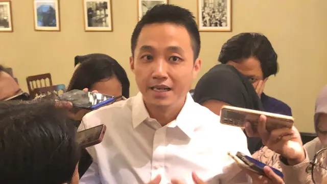 Direktur Utama Danacita Alfonsus Wibowo dalam konferensi pers Penjelasan Danacita terkait pendanaan pendidikan, di Hotel Des Indes, Jakarta, Jumat (2/2/2024). (Tira/Liputan6.com)