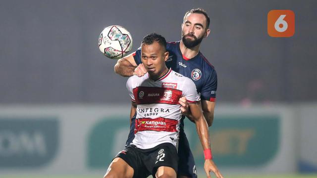 Foto: Derby Jatim, Arema FC Menang Dramatis atas Madura United di Pertandingan BRI Liga 1