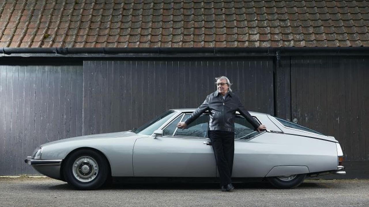 Sepasang Mobil Antik Milik Bassis Rolling Stone Dijual