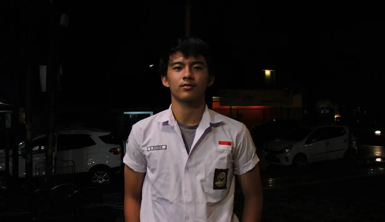 Di tahun 2013, keberadaan Gusti sangat diperjuangkan oleh sang ibu, Rita Tresnawati, karena Gusti yang tidak diakui oleh Farhat. Bahkan, Rita pun juga mengadukannya ke Komnas Perlindungan Anak. (Instagram/grayhan10)