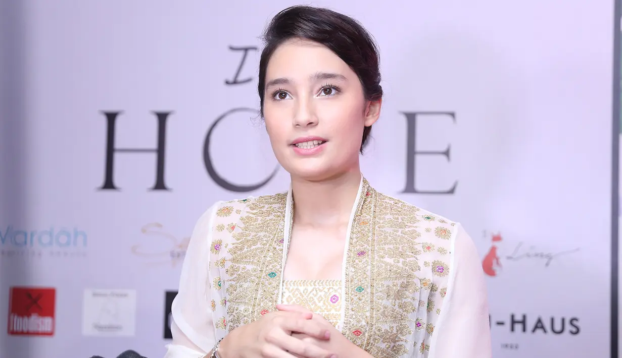 Selain Tatjana Saphira film ini dibintangi aktor Fachry Albar, Tio Pakusadewo, Fauzi Baadila dan masih banyak lainnya. (Andy Masela/Bintang.com)