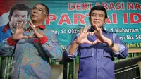 Ketua Umum Partai Islam Damai Aman (Idaman) Rhoma Irama (kanan) bersama sejumlah pengurus Partai Idaman, Jakarta, Senin (14/10/2015). Partai Idaman akan dideklarasikan pada 1 Muharram (14 Oktober 2015). (Liputan6.com/Johan Tallo)