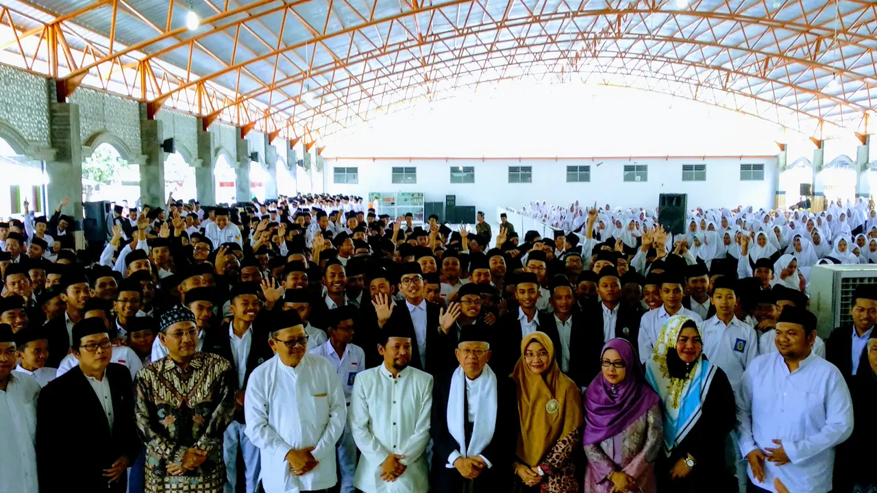 Calon Wakil Presiden Ma'ruf Amin berkunjung ke Pondok Pesantren Sunan Pandanaran, Ngaglik, Sleman, Yogyakarta.