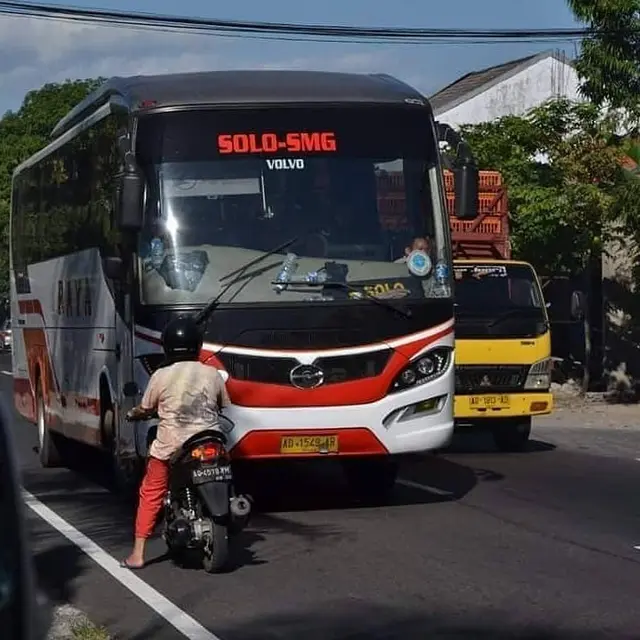 Kumpulan Emak-Emak Gegabah Menantang Pengguna Jalan Lain