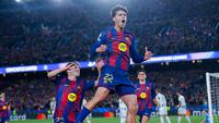 Pemain Barcelona, Marc Bernal, melakukan selebrasi setelah mencetak gol ke gawang Newcastle United pada pertandingan leg kedua babak 16 besar Liga Champions di stadion Camp Nou di Barcelona (19/3/2026). (AP Photo/Joan Monfort)