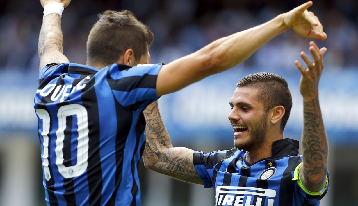 Mauro Icardi merayakan gol yang dicetaknya ke gawang Chievo Verona dalam lanjutan Serie A Italia di Stadion Marc Antonio Bentegodi, Verona, Minggu (20/9/2015). (Reuters/Stefano Rellandini)