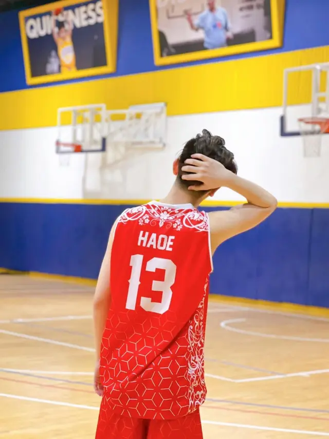 5 Potret Stanley Hao Saat di Lapangan Basket, TikTokers Hits Surabaya