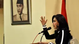 Politisi PDIP itu mengatakan kepengurusannya di organisasi tersebut tidak bersifat politis. Artinya, masuknya Rieke dalam komite tersebut tidak ada hubungannya dengan kabinet baru Jokowi, Jakarta (9/9/2014) (Liputan6.com/Miftahul Hayat)